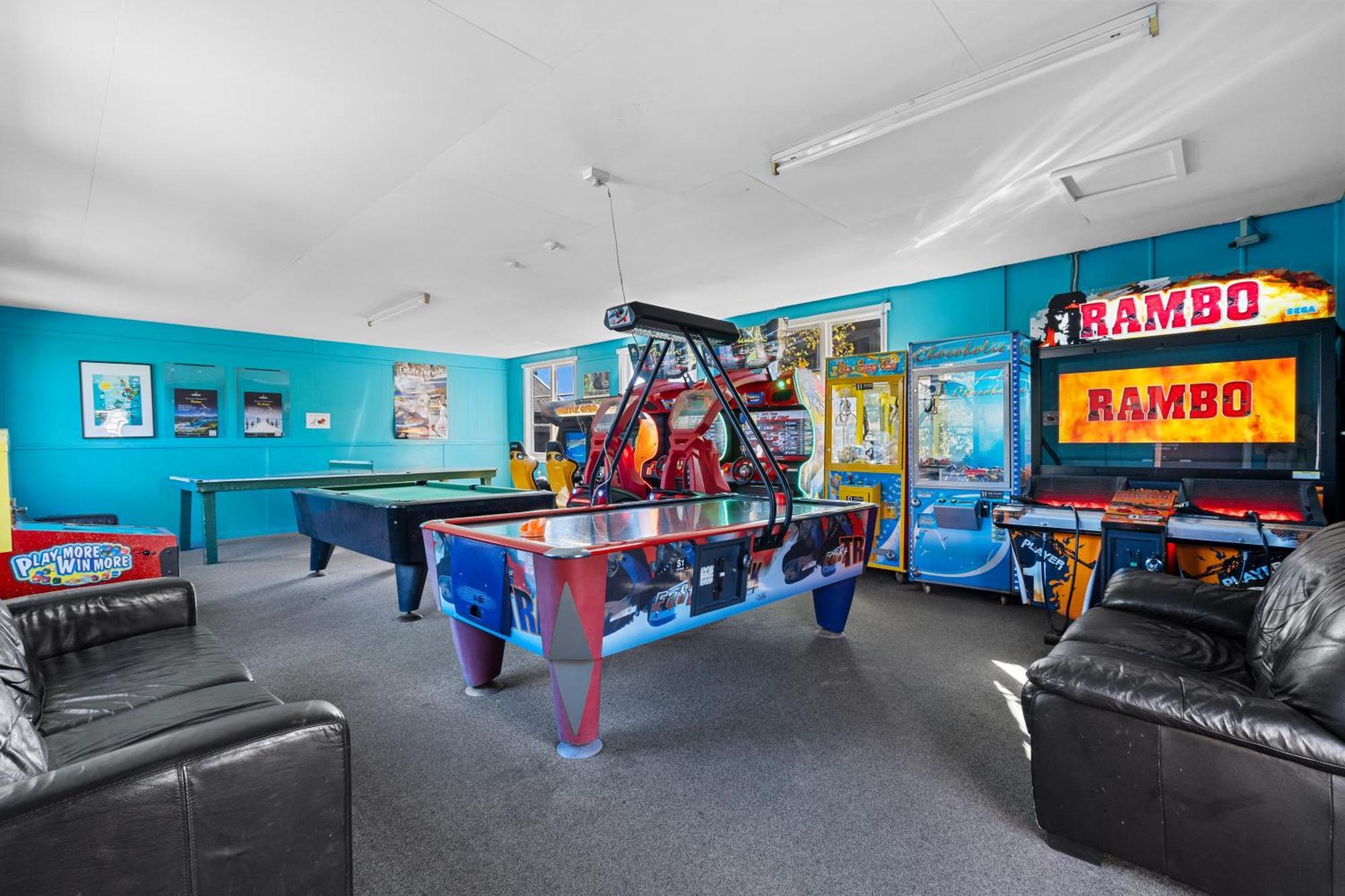 Tasman Holiday Parks - Christchurch Eksteriør bilde The games room at the Australian Institute of Sport