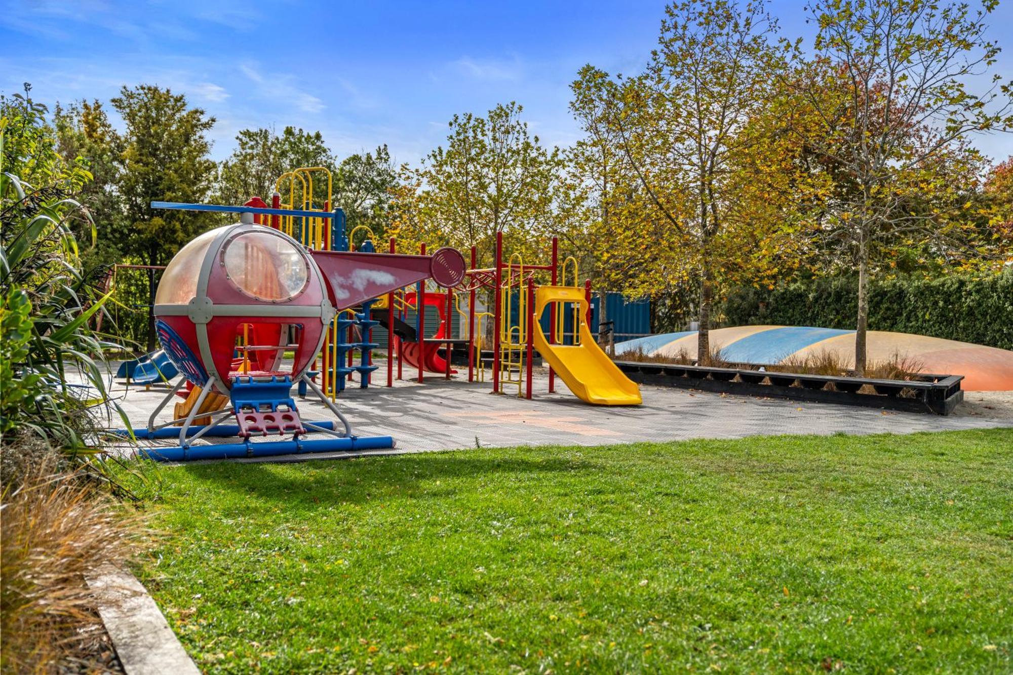 Tasman Holiday Parks - Christchurch Eksteriør bilde Playground at the park