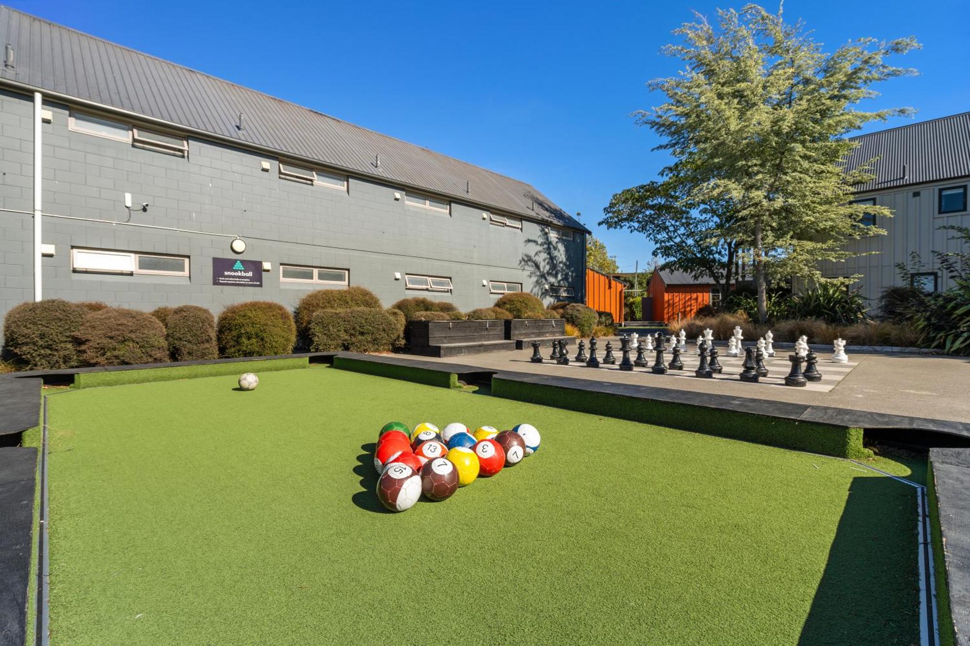 Tasman Holiday Parks - Christchurch Eksteriør bilde The Village, University of Roehampton