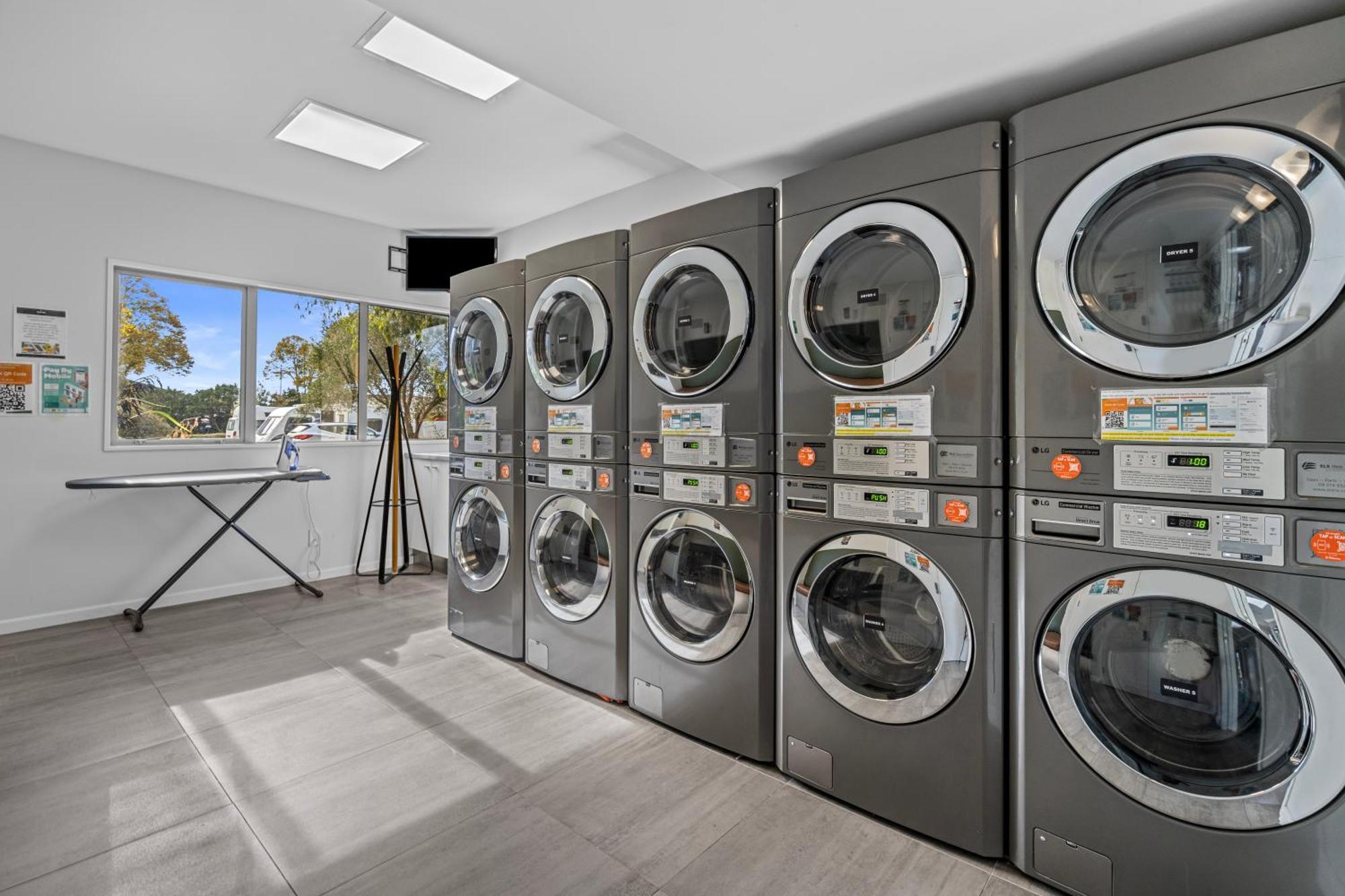 Tasman Holiday Parks - Christchurch Eksteriør bilde Commercial laundry
