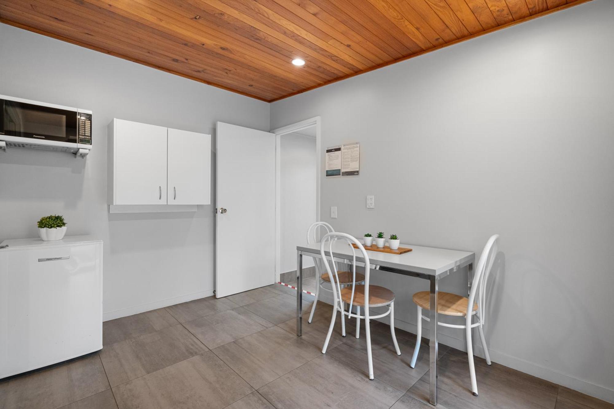 Tasman Holiday Parks - Christchurch Eksteriør bilde A kitchen in a student apartment